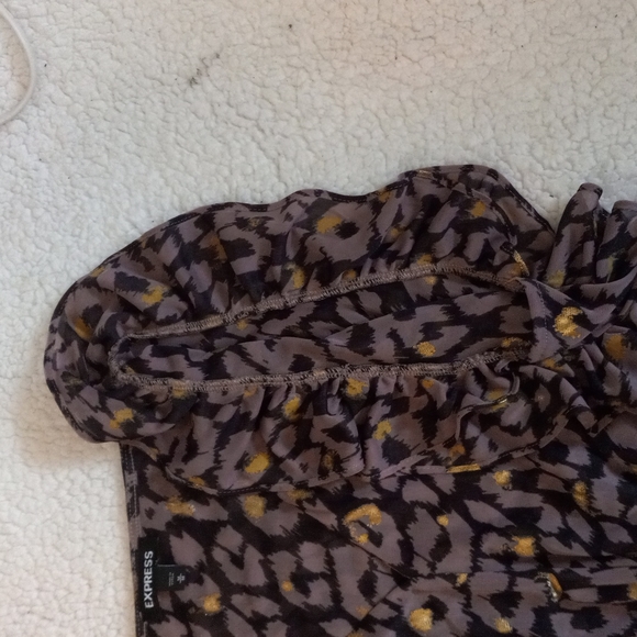 NWOT Express Metallic Leopard Print Peplum Top, Size Medium - Picture 4 of 6